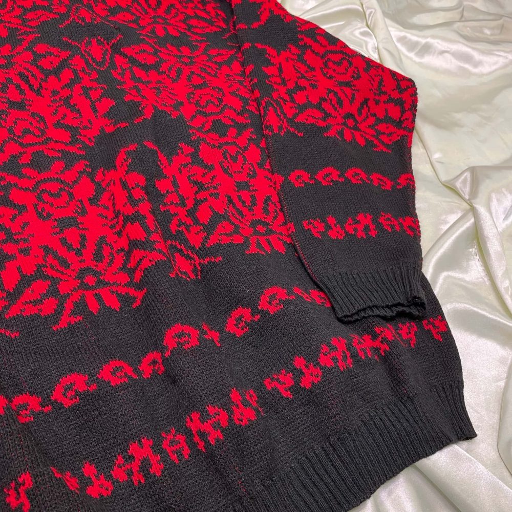 Fekete piros mintás garbó pulcsi