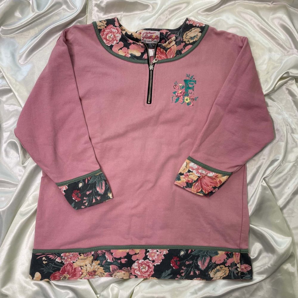 Rózsaszín virágdíszes pulóver